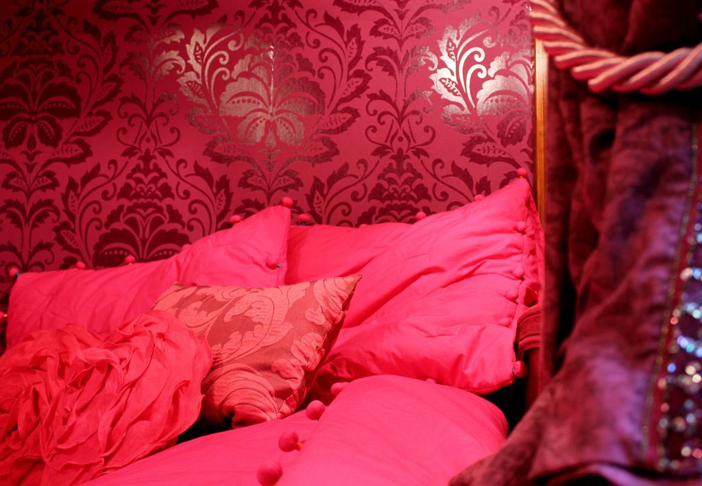 Roulottes Du Rouard Bed & Breakfast Camiers Room photo