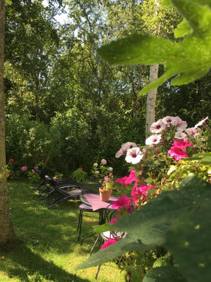 Roulottes Du Rouard Bed & Breakfast Camiers Exterior photo